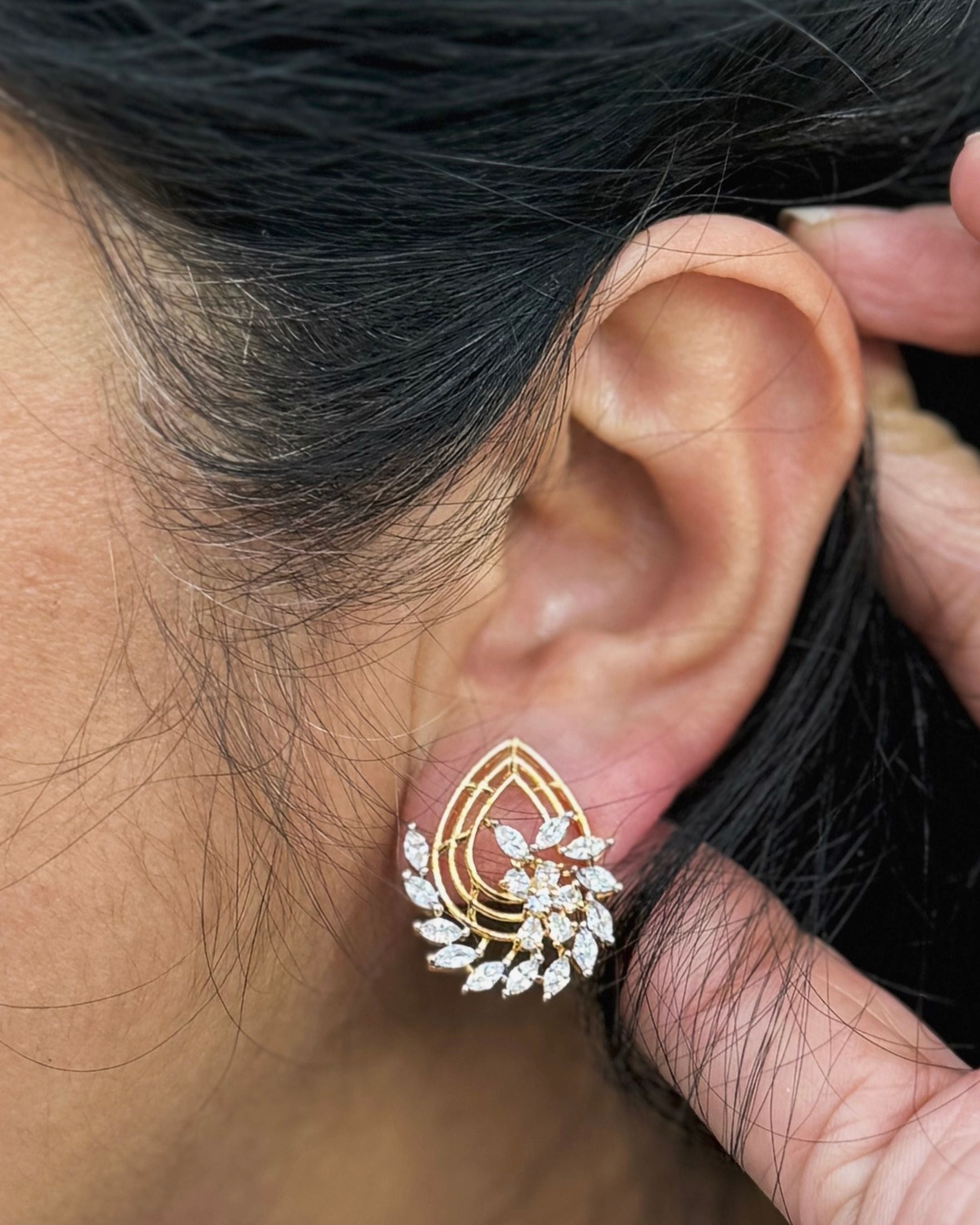 Almond Curved Pendant With Chain and Earrings