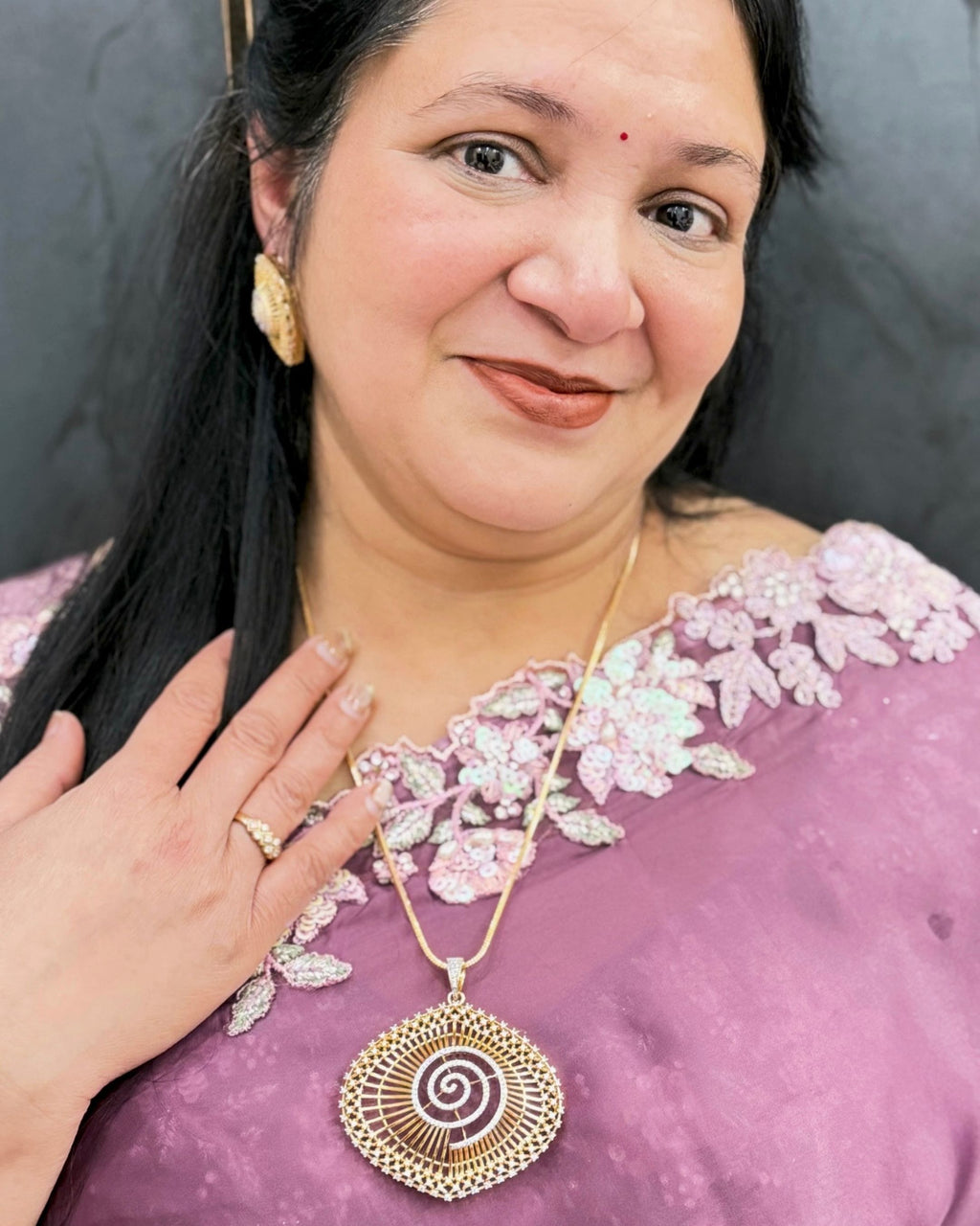 Jalebi Design Spiral Pendant with Chain