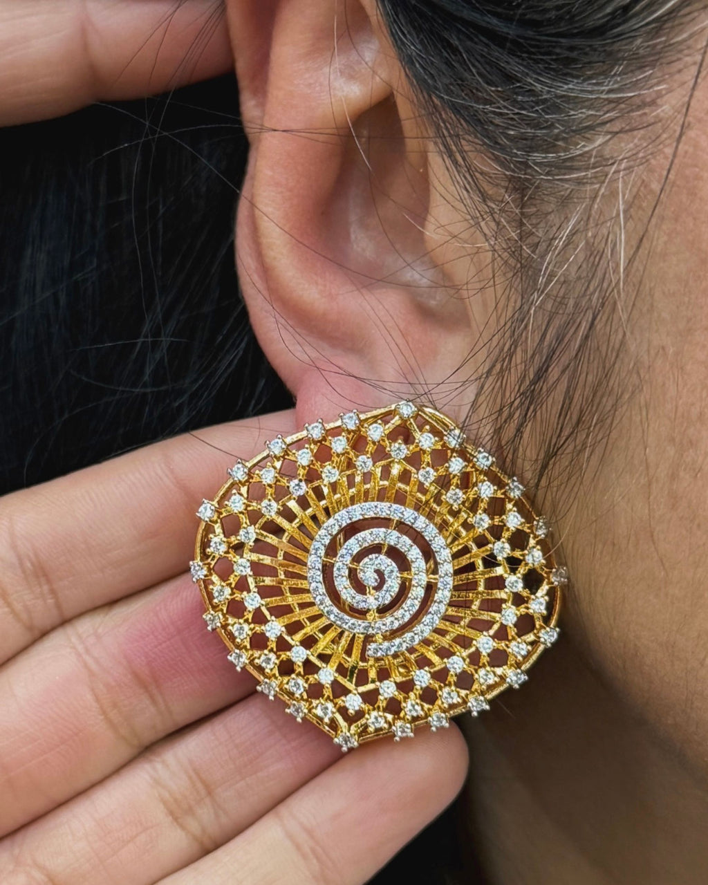 Jalebi Design Spiral Pendant with Chain