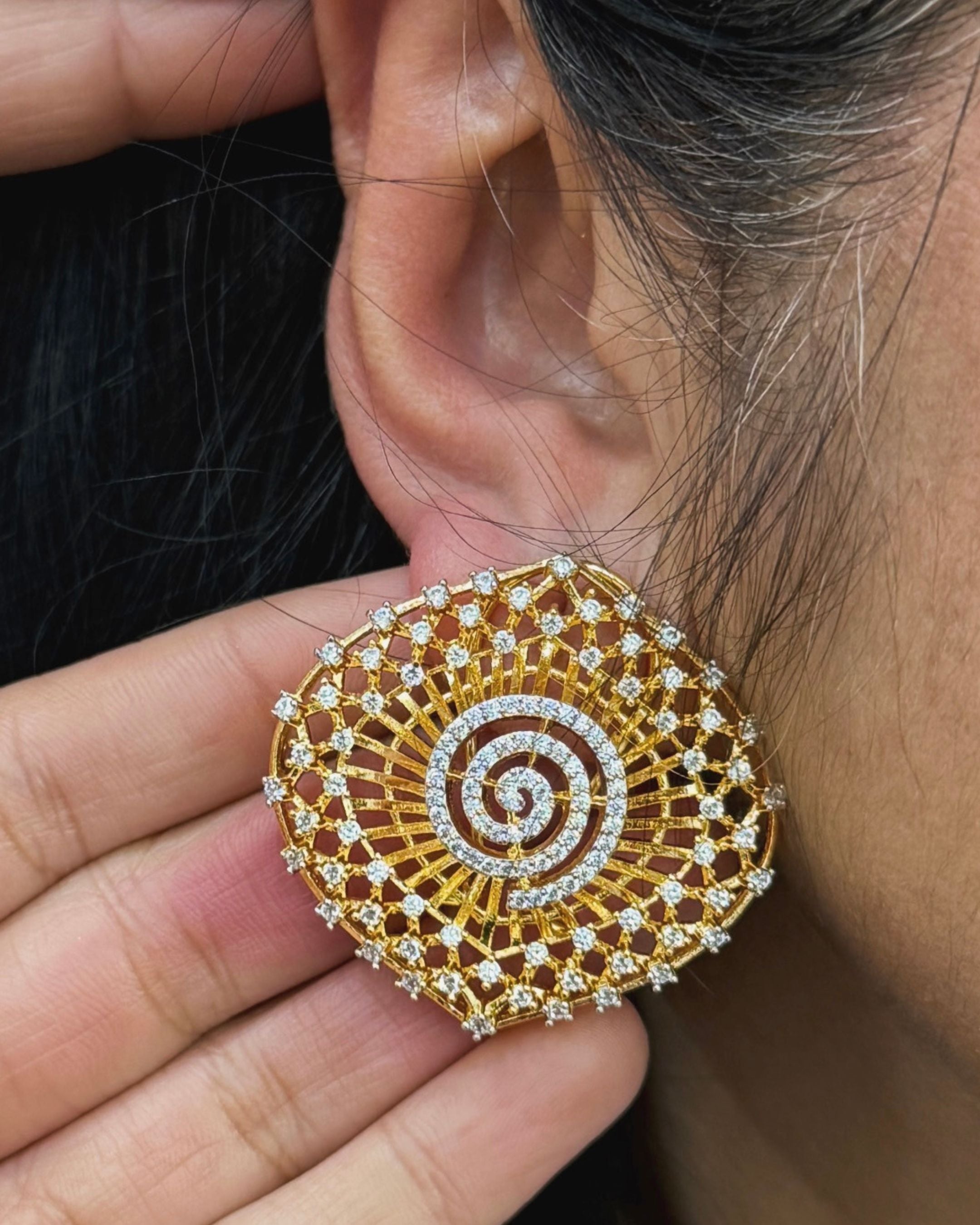 Jalebi Design Spiral Pendant with Chain