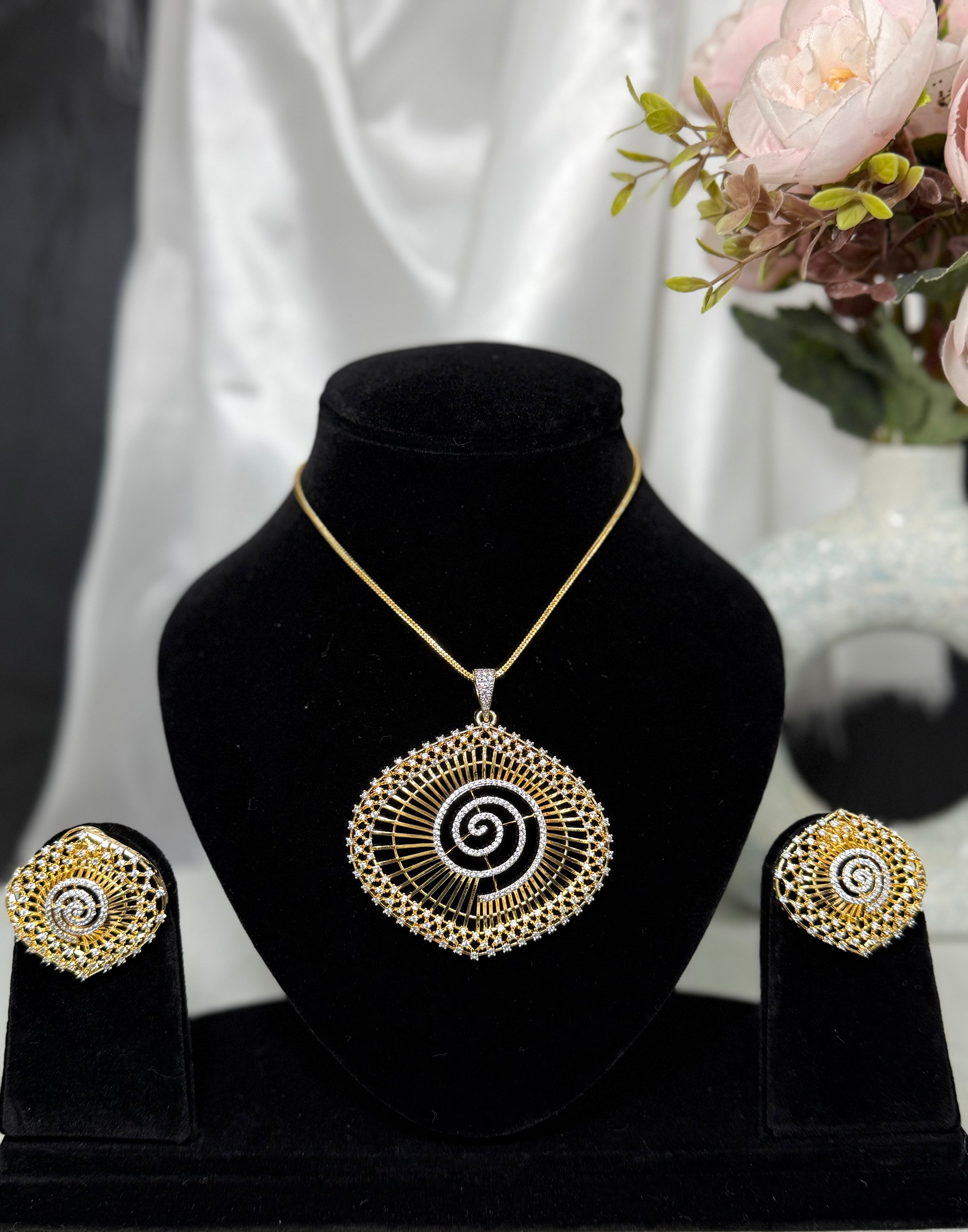 Jalebi Design Spiral Pendant with Chain
