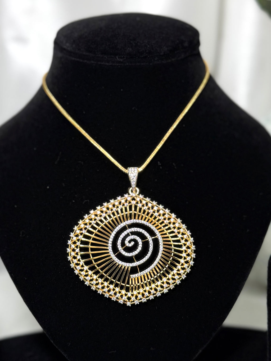 Jalebi Design Spiral Pendant with Chain