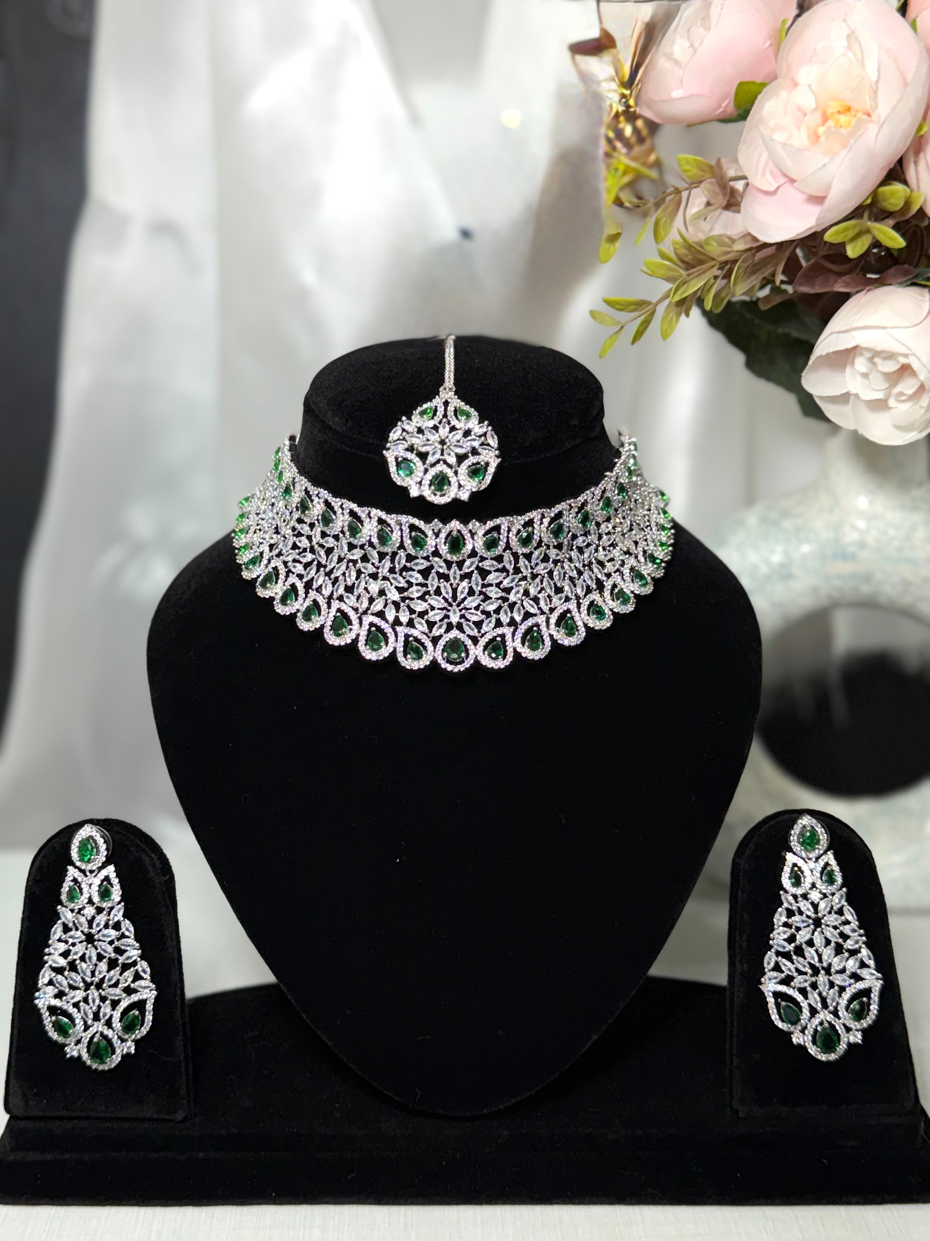 Emerald Rani Choker Jewellery Set with Maang Tikka