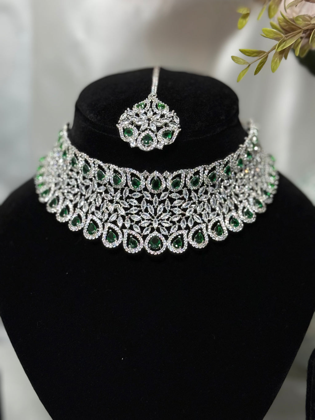Emerald Rani Choker Jewellery Set with Maang Tikka