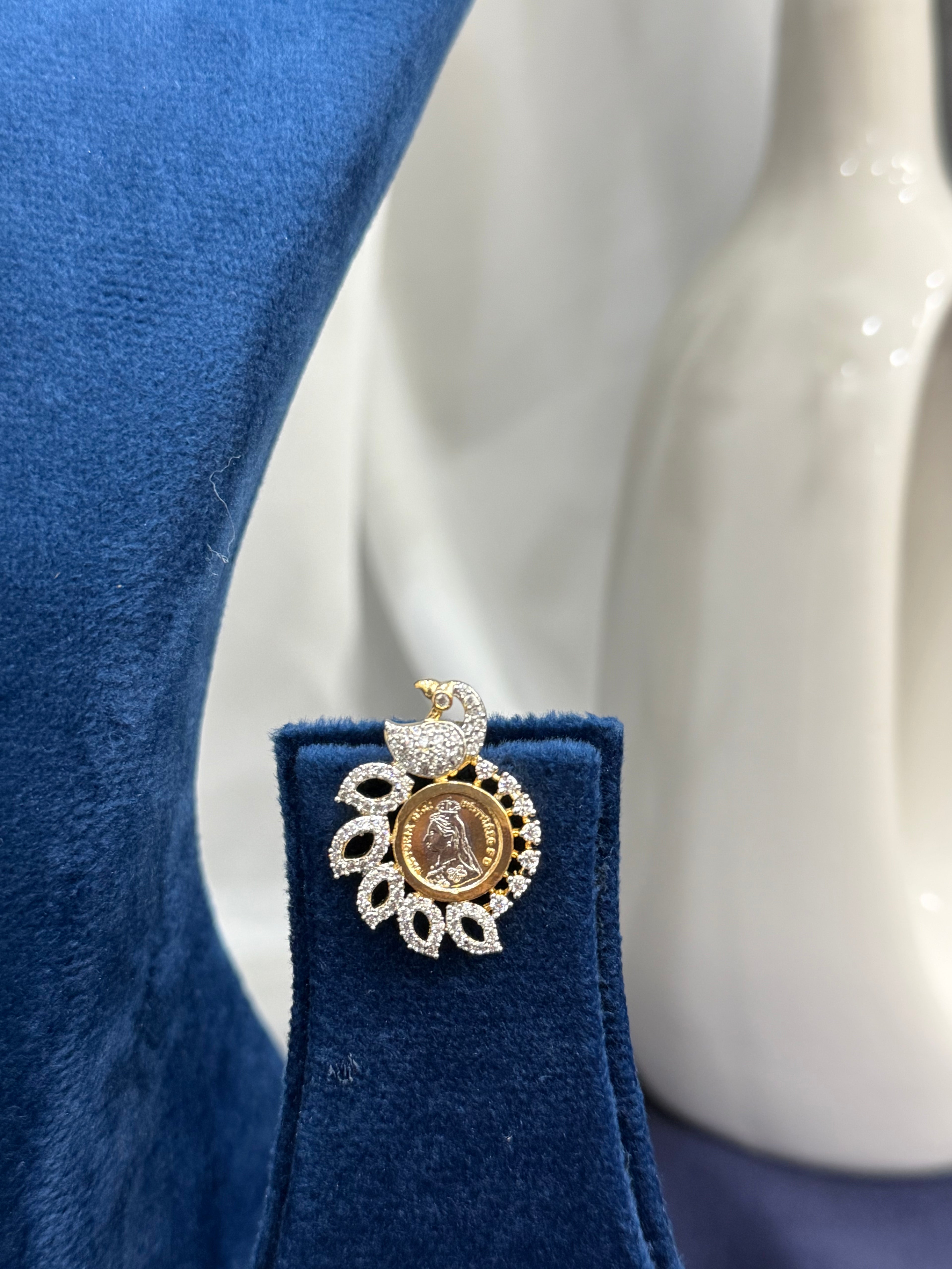 Peacock Style Ginni Pendant Set With Chain and Earrings