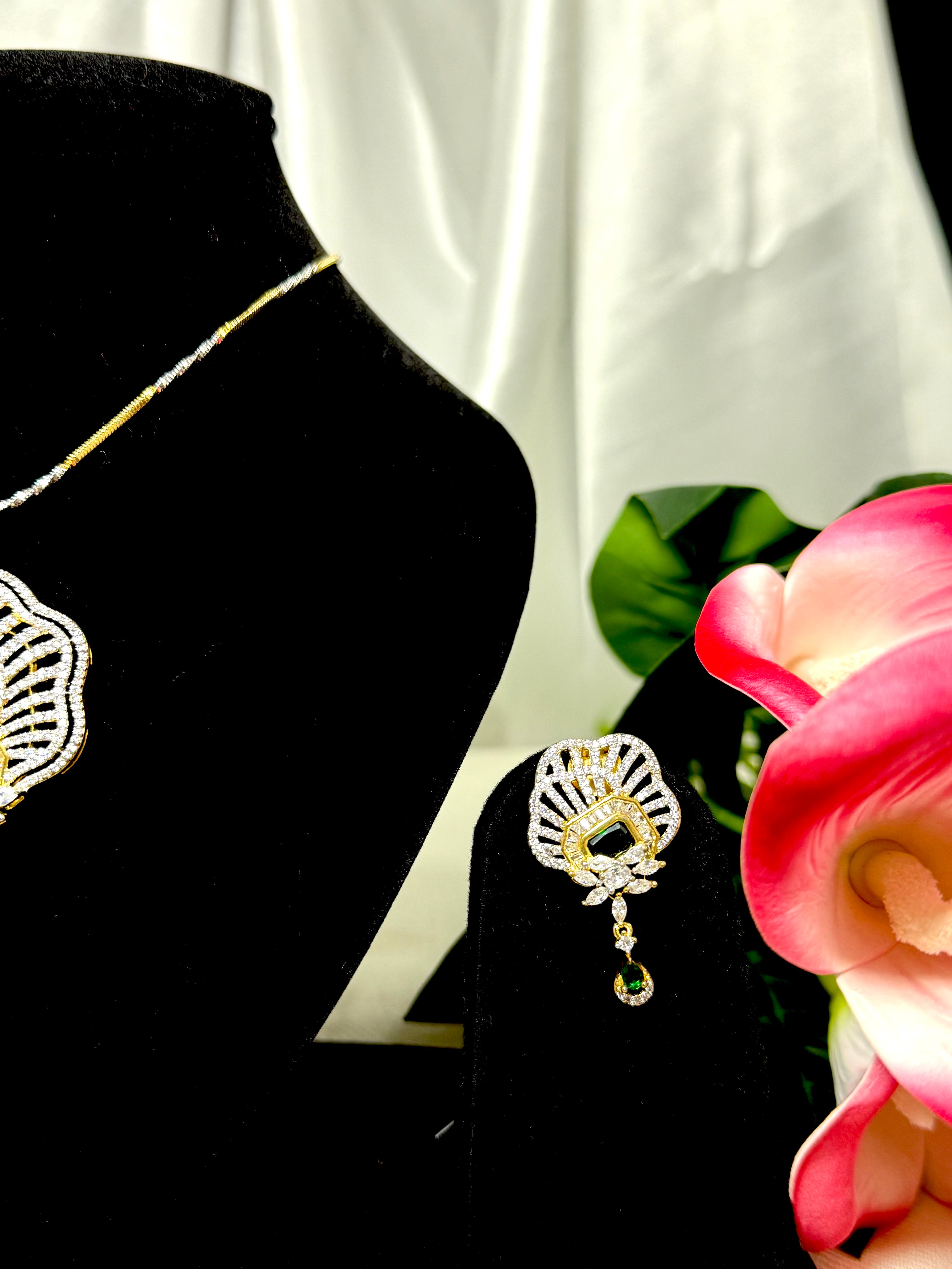 Green Bloom Pendant With Chain and Earrings