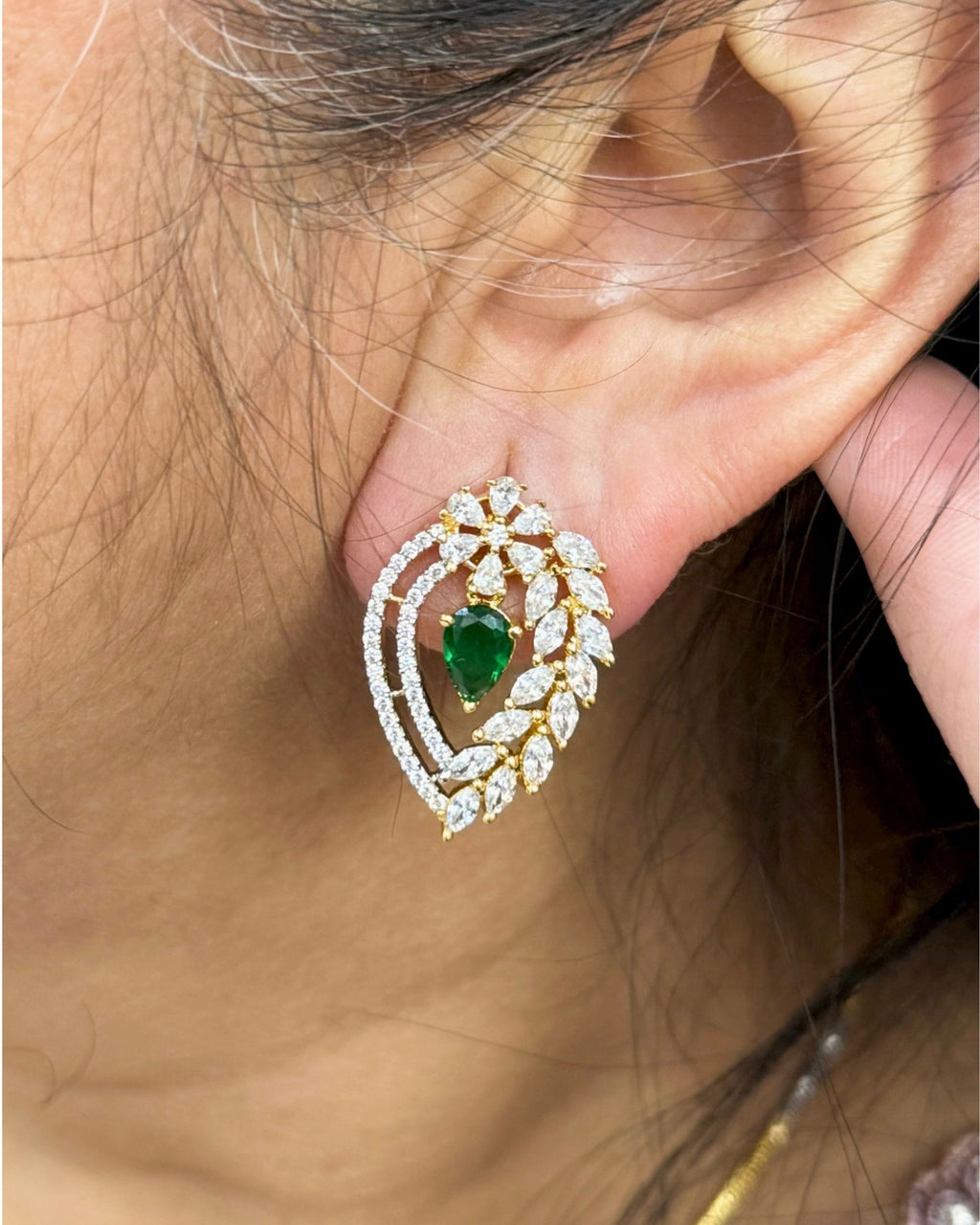 Green Teardrop Pendant With Chain and Earrings