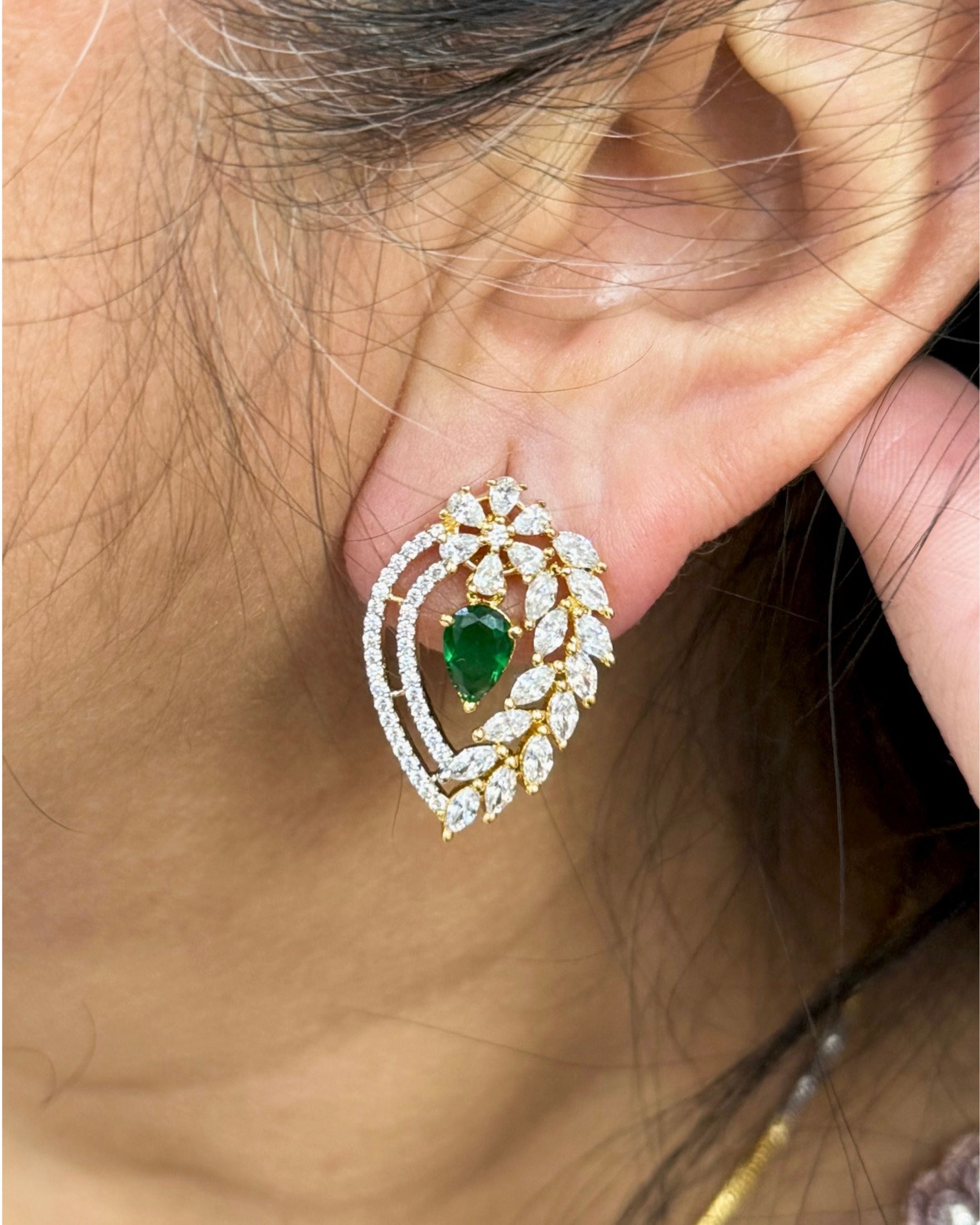 Green Teardrop Pendant With Chain and Earrings