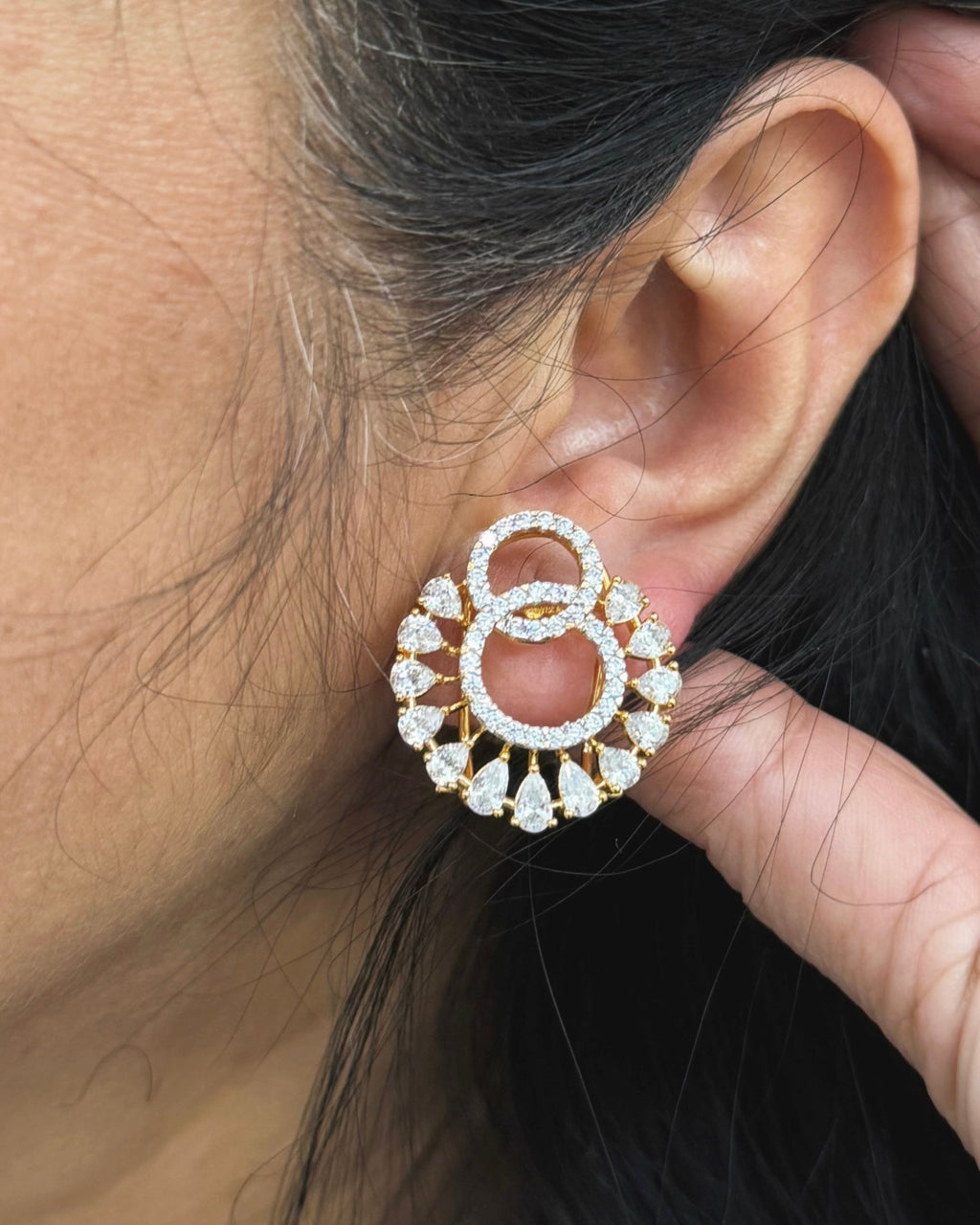 Spiral S-Shaped Pendant With Chain and Earrings