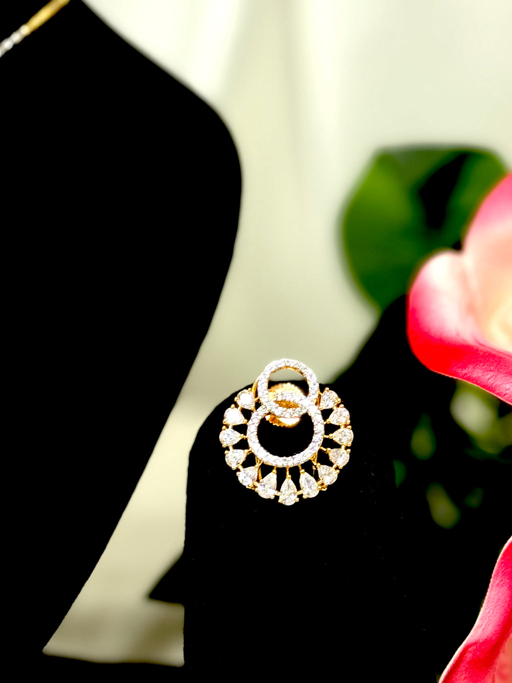 Spiral S-Shaped Pendant With Chain and Earrings