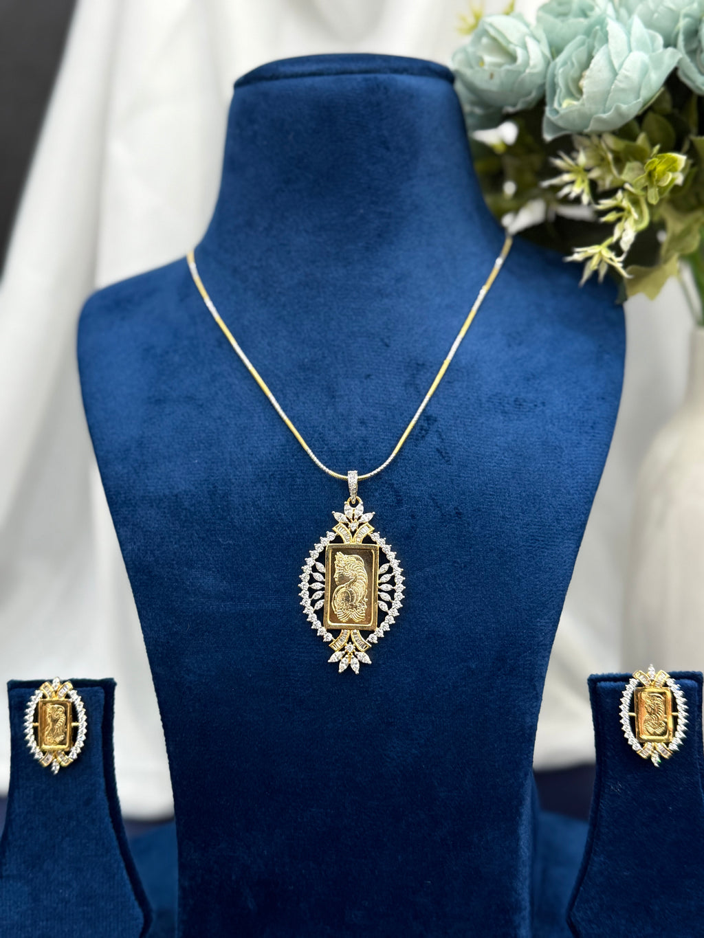 Square Border Ginni Pendant Set With Chain and Earrings